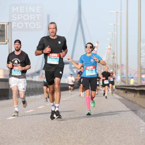 03.10.2026 - Köhlbrandbrückenlauf Jannik Wohlers http://msf.ph/oto/10709754 03.10.2026 09:42:46 Position 3 1412, 2197, 1714 meine-sportfotos.de