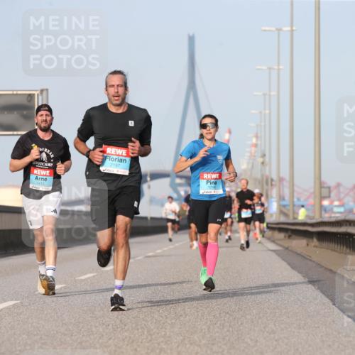 03.10.2026 - Köhlbrandbrückenlauf Jannik Wohlers http://msf.ph/oto/10709757 03.10.2026 09:42:47 Position 3 1412, 2197, 1714 meine-sportfotos.de