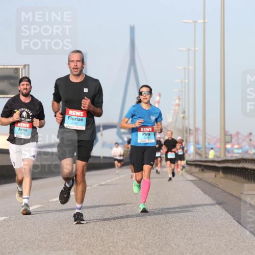 03.10.2026 - Köhlbrandbrückenlauf Jannik Wohlers http://msf.ph/oto/10709759 03.10.2026 09:42:47 Position 3 1412, 2197, 1714 meine-sportfotos.de