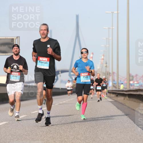 03.10.2026 - Köhlbrandbrückenlauf Jannik Wohlers http://msf.ph/oto/10709761 03.10.2026 09:42:47 Position 3 1412, 2197, 1714 meine-sportfotos.de