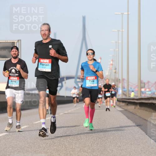 03.10.2026 - Köhlbrandbrückenlauf Jannik Wohlers http://msf.ph/oto/10709763 03.10.2026 09:42:47 Position 3 1412, 2197, 1714 meine-sportfotos.de