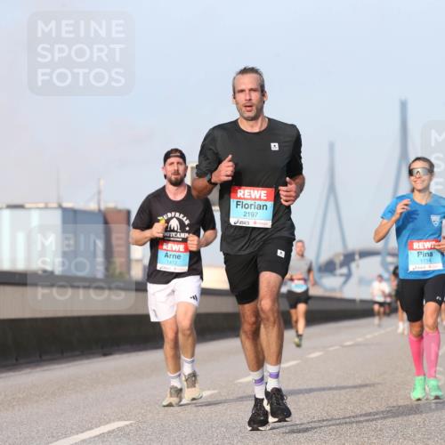 03.10.2026 - Köhlbrandbrückenlauf Jannik Wohlers http://msf.ph/oto/10709767 03.10.2026 09:42:48 Position 3 1412, 2197, 1714 meine-sportfotos.de
