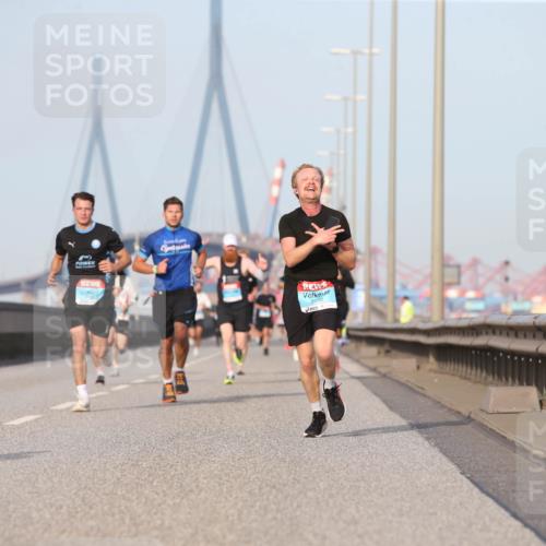 03.10.2026 - Köhlbrandbrückenlauf Jannik Wohlers http://msf.ph/oto/10709785 03.10.2026 09:42:55 Position 3 2208 meine-sportfotos.de