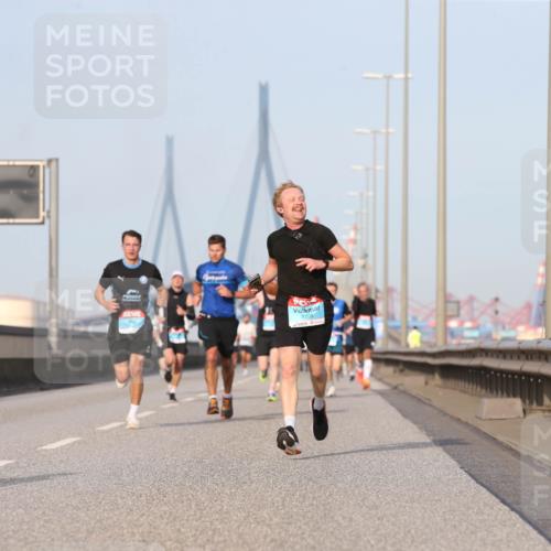 03.10.2026 - Köhlbrandbrückenlauf Jannik Wohlers http://msf.ph/oto/10709789 03.10.2026 09:42:56 Position 3  meine-sportfotos.de