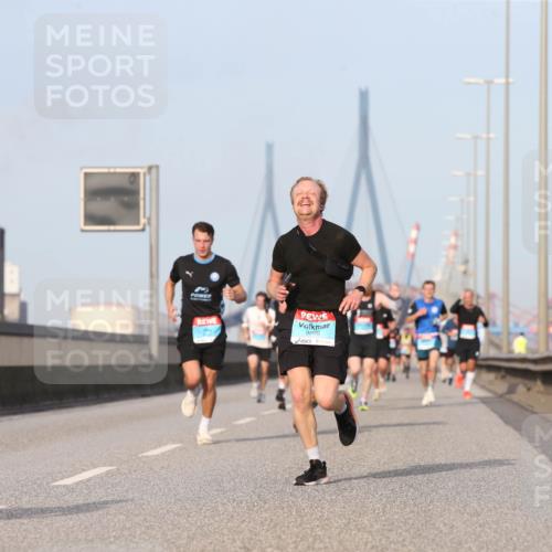 03.10.2026 - Köhlbrandbrückenlauf Jannik Wohlers http://msf.ph/oto/10709792 03.10.2026 09:42:57 Position 3 2208 meine-sportfotos.de