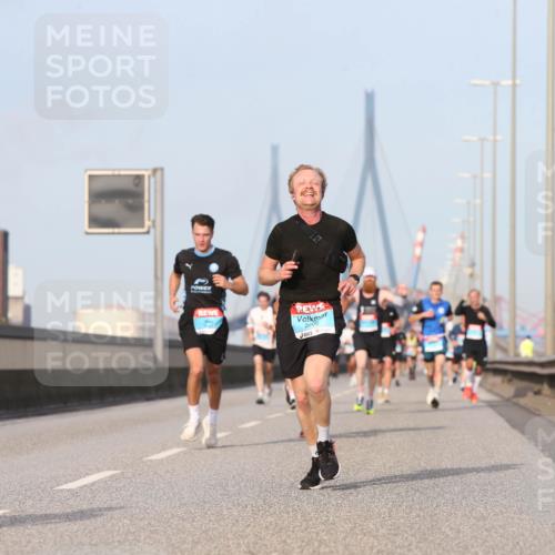 03.10.2026 - Köhlbrandbrückenlauf Jannik Wohlers http://msf.ph/oto/10709795 03.10.2026 09:42:57 Position 3 2208 meine-sportfotos.de