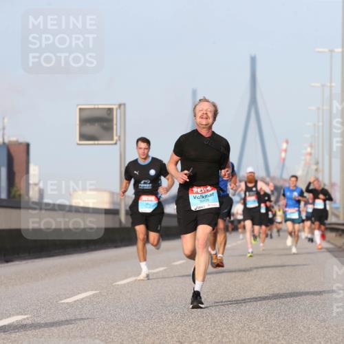 03.10.2026 - Köhlbrandbrückenlauf Jannik Wohlers http://msf.ph/oto/10709798 03.10.2026 09:42:57 Position 3 2208 meine-sportfotos.de