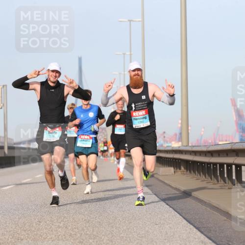 03.10.2026 - Köhlbrandbrückenlauf Jannik Wohlers http://msf.ph/oto/10709833 03.10.2026 09:43:05 Position 3 2126, 1392 meine-sportfotos.de