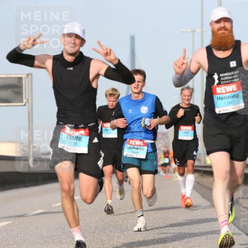 03.10.2026 - Köhlbrandbrückenlauf Jannik Wohlers http://msf.ph/oto/10709835 03.10.2026 09:43:05 Position 3 2177, 2126, 2123, 1828, 1392 meine-sportfotos.de