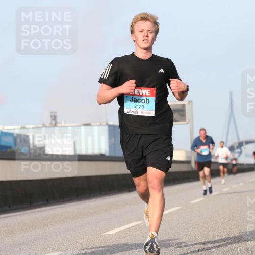 03.10.2026 - Köhlbrandbrückenlauf Jannik Wohlers http://msf.ph/oto/10709863 03.10.2026 09:43:09 Position 3 2123 meine-sportfotos.de