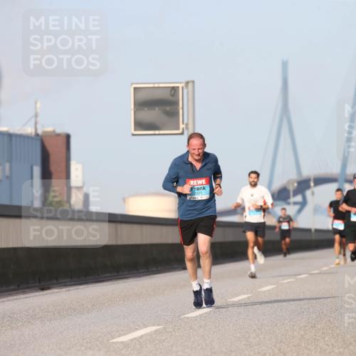 03.10.2026 - Köhlbrandbrückenlauf Jannik Wohlers http://msf.ph/oto/10709866 03.10.2026 09:43:10 Position 3 2375 meine-sportfotos.de