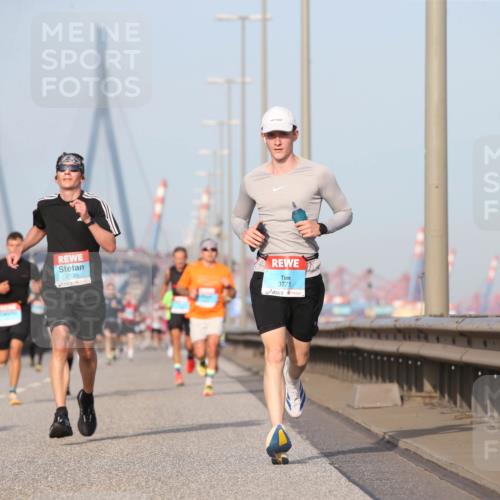 03.10.2026 - Köhlbrandbrückenlauf Jannik Wohlers http://msf.ph/oto/10709890 03.10.2026 09:43:16 Position 3 2133, 3771 meine-sportfotos.de
