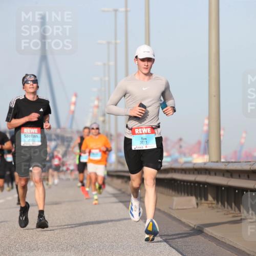 03.10.2026 - Köhlbrandbrückenlauf Jannik Wohlers http://msf.ph/oto/10709893 03.10.2026 09:43:17 Position 3 2133, 3771 meine-sportfotos.de