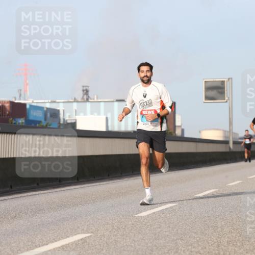 03.10.2026 - Köhlbrandbrückenlauf Jannik Wohlers http://msf.ph/oto/10709899 03.10.2026 09:43:19 Position 3 2133 meine-sportfotos.de