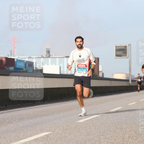 03.10.2026 - Köhlbrandbrückenlauf Jannik Wohlers http://msf.ph/oto/10709903 03.10.2026 09:43:19 Position 3 1066, 2133 meine-sportfotos.de