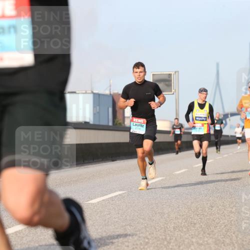 03.10.2026 - Köhlbrandbrückenlauf Jannik Wohlers http://msf.ph/oto/10709912 03.10.2026 09:43:22 Position 3 2114, 2237 meine-sportfotos.de