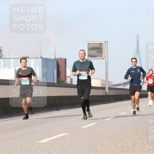 03.10.2026 - Köhlbrandbrückenlauf Jannik Wohlers http://msf.ph/oto/10709976 03.10.2026 09:43:31 Position 3 2219, 1973 meine-sportfotos.de