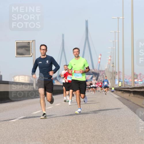 03.10.2026 - Köhlbrandbrückenlauf Jannik Wohlers http://msf.ph/oto/10709982 03.10.2026 09:43:33 Position 3 1973, 3830 meine-sportfotos.de