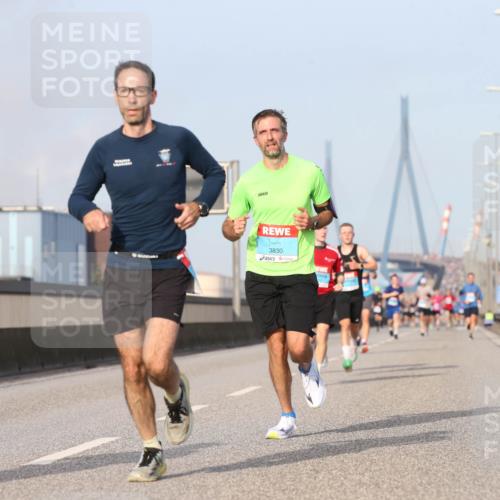 03.10.2026 - Köhlbrandbrückenlauf Jannik Wohlers http://msf.ph/oto/10709992 03.10.2026 09:43:35 Position 3 3830 meine-sportfotos.de