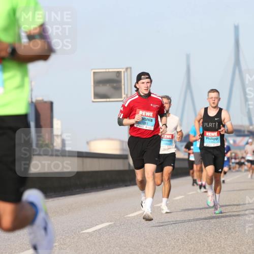 03.10.2026 - Köhlbrandbrückenlauf Jannik Wohlers http://msf.ph/oto/10710005 03.10.2026 09:43:37 Position 3 1553, 1361, 1360 meine-sportfotos.de