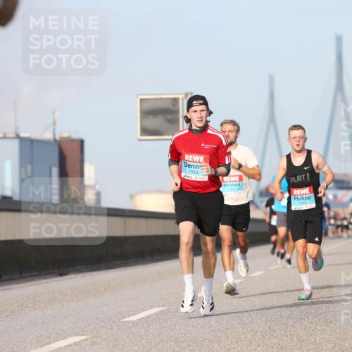 03.10.2026 - Köhlbrandbrückenlauf Jannik Wohlers http://msf.ph/oto/10710012 03.10.2026 09:43:38 Position 3 1553, 1361, 1360 meine-sportfotos.de