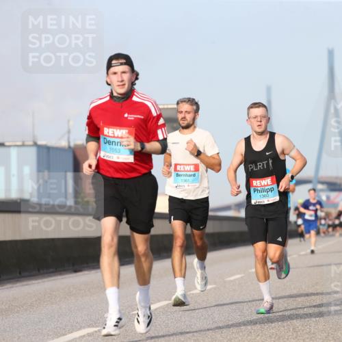 03.10.2026 - Köhlbrandbrückenlauf Jannik Wohlers http://msf.ph/oto/10710018 03.10.2026 09:43:39 Position 3 1553, 1361, 1360 meine-sportfotos.de