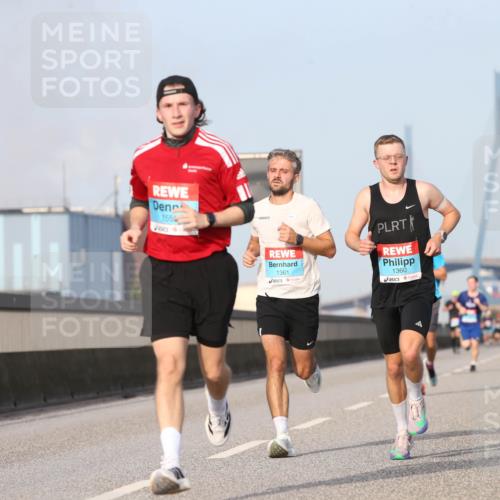 03.10.2026 - Köhlbrandbrückenlauf Jannik Wohlers http://msf.ph/oto/10710021 03.10.2026 09:43:39 Position 3 165, 1361, 1360 meine-sportfotos.de