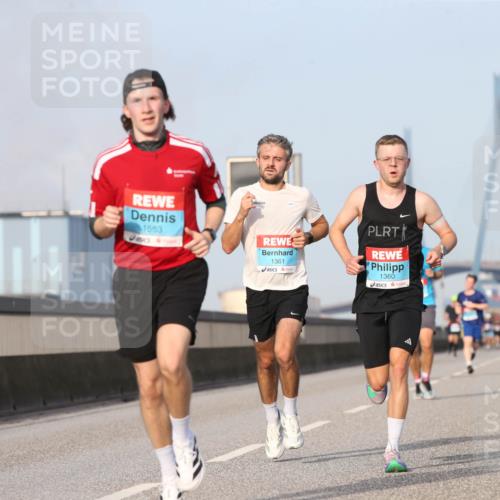 03.10.2026 - Köhlbrandbrückenlauf Jannik Wohlers http://msf.ph/oto/10710025 03.10.2026 09:43:39 Position 3 1553, 1361, 1360 meine-sportfotos.de