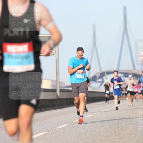 03.10.2026 - Köhlbrandbrückenlauf Jannik Wohlers http://msf.ph/oto/10710040 03.10.2026 09:43:42 Position 3 2175 meine-sportfotos.de