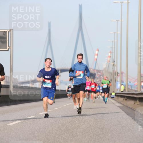 03.10.2026 - Köhlbrandbrückenlauf Jannik Wohlers http://msf.ph/oto/10710069 03.10.2026 09:43:47 Position 3 2373, 2154 meine-sportfotos.de