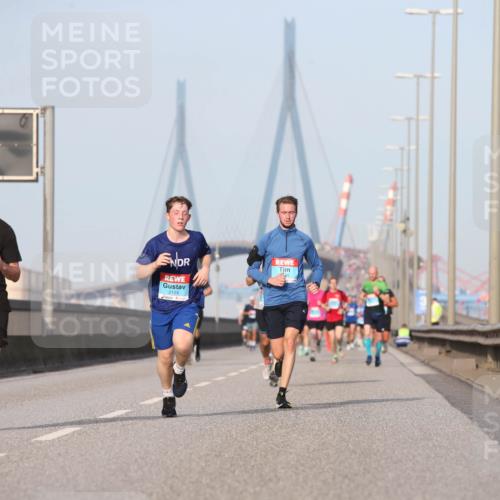 03.10.2026 - Köhlbrandbrückenlauf Jannik Wohlers http://msf.ph/oto/10710072 03.10.2026 09:43:47 Position 3 2373, 2154 meine-sportfotos.de