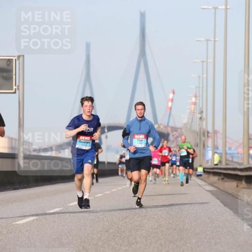 03.10.2026 - Köhlbrandbrückenlauf Jannik Wohlers http://msf.ph/oto/10710074 03.10.2026 09:43:47 Position 3 2373, 2154 meine-sportfotos.de