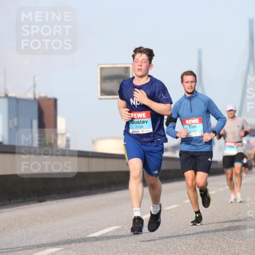 03.10.2026 - Köhlbrandbrückenlauf Jannik Wohlers http://msf.ph/oto/10710093 03.10.2026 09:43:50 Position 3 2373, 2154, 2186 meine-sportfotos.de