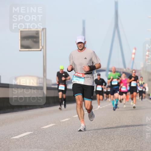03.10.2026 - Köhlbrandbrückenlauf Jannik Wohlers http://msf.ph/oto/10710111 03.10.2026 09:43:54 Position 3 2317 meine-sportfotos.de