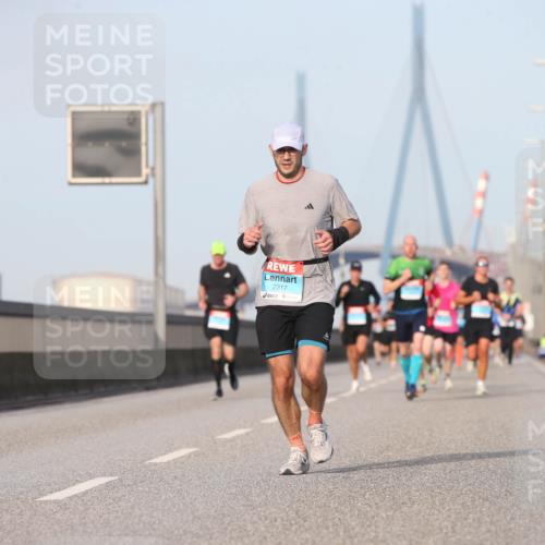 03.10.2026 - Köhlbrandbrückenlauf Jannik Wohlers http://msf.ph/oto/10710115 03.10.2026 09:43:54 Position 3 2317 meine-sportfotos.de