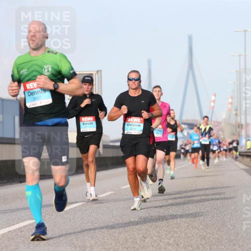 03.10.2026 - Köhlbrandbrückenlauf Jannik Wohlers http://msf.ph/oto/10710145 03.10.2026 09:44:03 Position 3 1688, 3457, 2110, 2235 meine-sportfotos.de