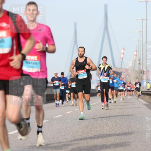 03.10.2026 - Köhlbrandbrückenlauf Jannik Wohlers http://msf.ph/oto/10710170 03.10.2026 09:44:06 Position 3 2365 meine-sportfotos.de