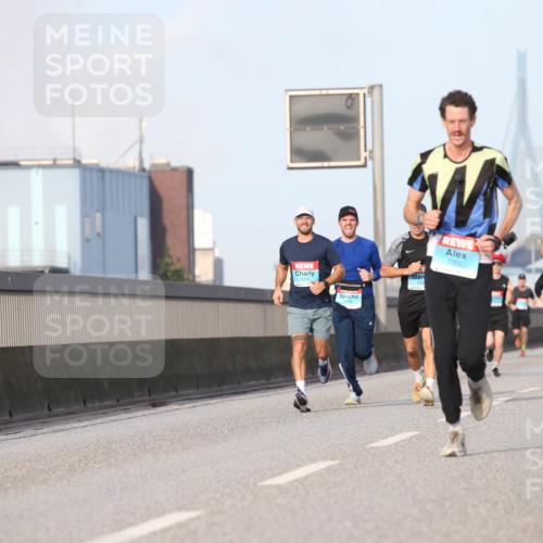 03.10.2026 - Köhlbrandbrückenlauf Jannik Wohlers http://msf.ph/oto/10710207 03.10.2026 09:44:12 Position 3 2352, 1522 meine-sportfotos.de
