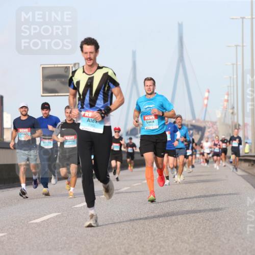 03.10.2026 - Köhlbrandbrückenlauf Jannik Wohlers http://msf.ph/oto/10710212 03.10.2026 09:44:13 Position 3 2352, 1522 meine-sportfotos.de