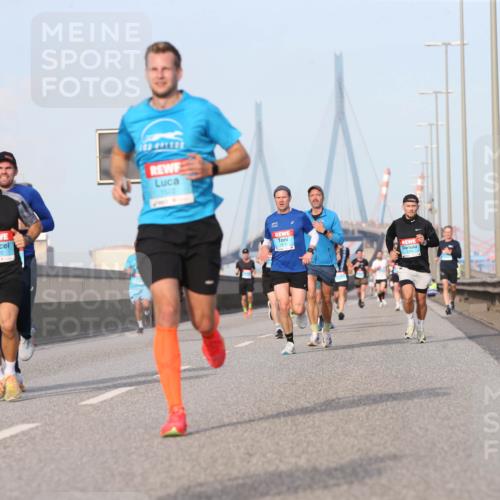 03.10.2026 - Köhlbrandbrückenlauf Jannik Wohlers http://msf.ph/oto/10710232 03.10.2026 09:44:16 Position 3 2320 meine-sportfotos.de