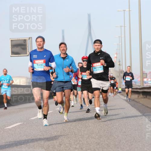 03.10.2026 - Köhlbrandbrückenlauf Jannik Wohlers http://msf.ph/oto/10710251 03.10.2026 09:44:20 Position 3 1515, 1114, 2099 meine-sportfotos.de