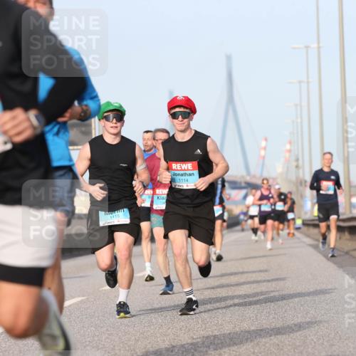 03.10.2026 - Köhlbrandbrückenlauf Jannik Wohlers http://msf.ph/oto/10710275 03.10.2026 09:44:23 Position 3 1114, 124, 1115 meine-sportfotos.de