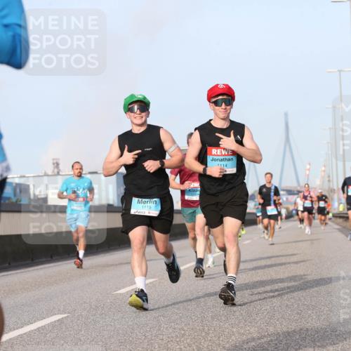 03.10.2026 - Köhlbrandbrückenlauf Jannik Wohlers http://msf.ph/oto/10710293 03.10.2026 09:44:25 Position 3 1115, 1216, 1114 meine-sportfotos.de