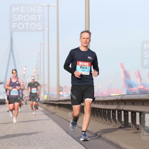 03.10.2026 - Köhlbrandbrückenlauf Jannik Wohlers http://msf.ph/oto/10710373 03.10.2026 09:44:29 Position 3 1264, 1644 meine-sportfotos.de