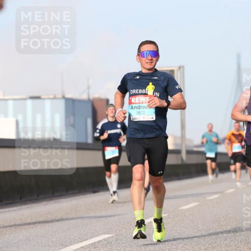 03.10.2026 - Köhlbrandbrückenlauf Jannik Wohlers http://msf.ph/oto/10710393 03.10.2026 09:44:32 Position 3 2672, 2216 meine-sportfotos.de