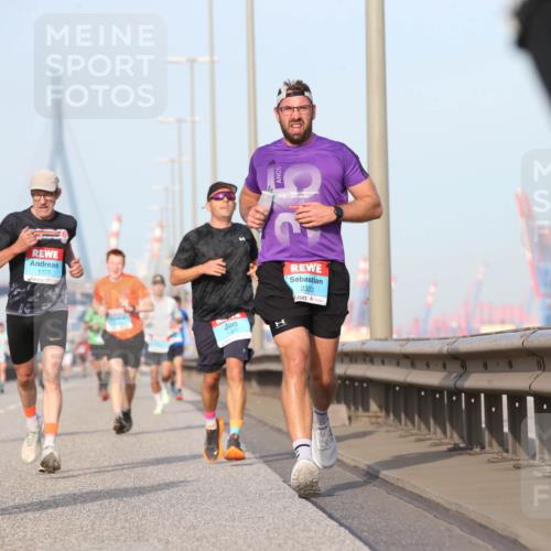 03.10.2026 - Köhlbrandbrückenlauf Jannik Wohlers http://msf.ph/oto/10710452 03.10.2026 09:44:39 Position 3 2190, 1777, 1465, 2303 meine-sportfotos.de