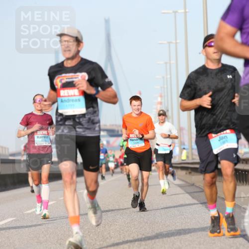 03.10.2026 - Köhlbrandbrückenlauf Jannik Wohlers http://msf.ph/oto/10710471 03.10.2026 09:44:41 Position 3 2210, 1777, 1228, 145 meine-sportfotos.de