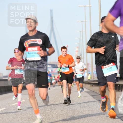 03.10.2026 - Köhlbrandbrückenlauf Jannik Wohlers http://msf.ph/oto/10710473 03.10.2026 09:44:41 Position 3 195, 2210, 1777, 1228, 1465, 15 meine-sportfotos.de