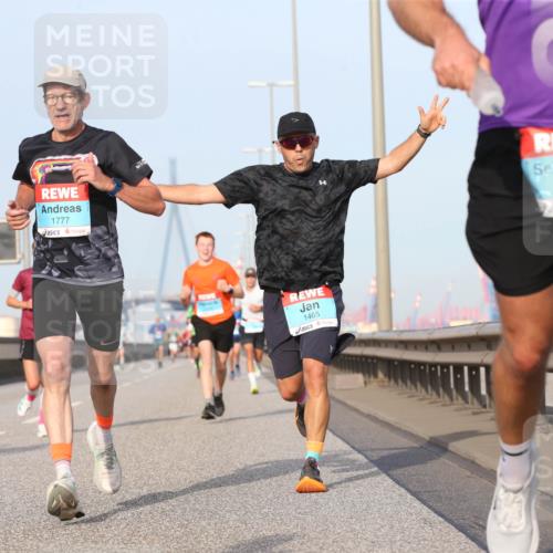 03.10.2026 - Köhlbrandbrückenlauf Jannik Wohlers http://msf.ph/oto/10710477 03.10.2026 09:44:43 Position 3 1777, 1465, 2303 meine-sportfotos.de