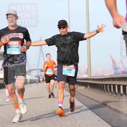 03.10.2026 - Köhlbrandbrückenlauf Jannik Wohlers http://msf.ph/oto/10710486 03.10.2026 09:44:43 Position 3 1777, 1465, 230 meine-sportfotos.de